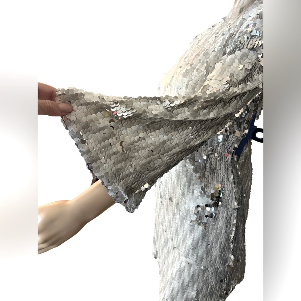 Dress The Population NWOT Statement Silver Sequined Bell Sleeve Mini (0477) - Picture 7 of 11